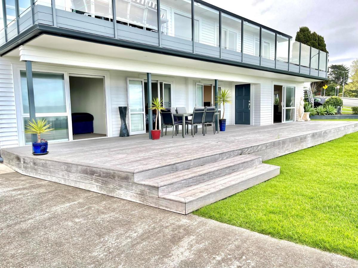 Beach Front Resort! Maraetai Экстерьер фото