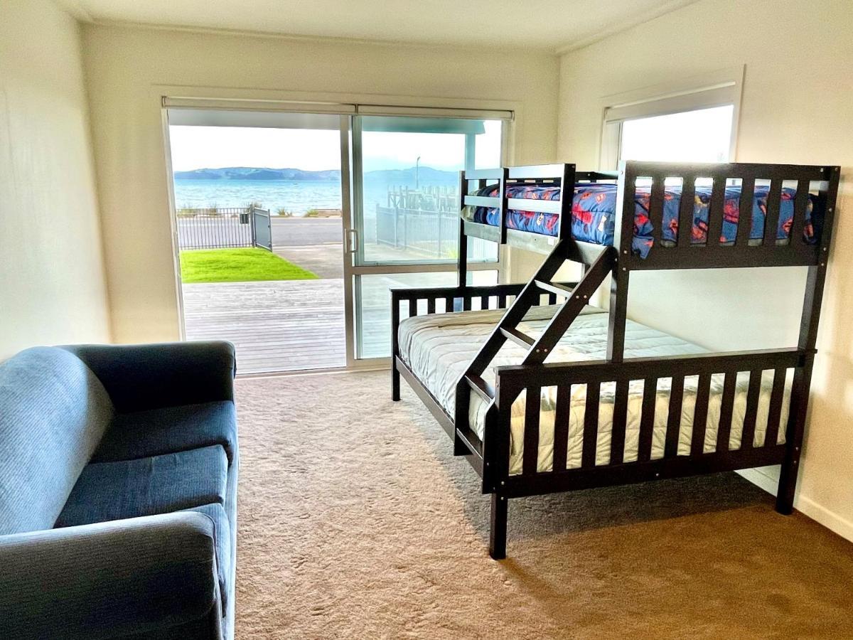Beach Front Resort! Maraetai Экстерьер фото