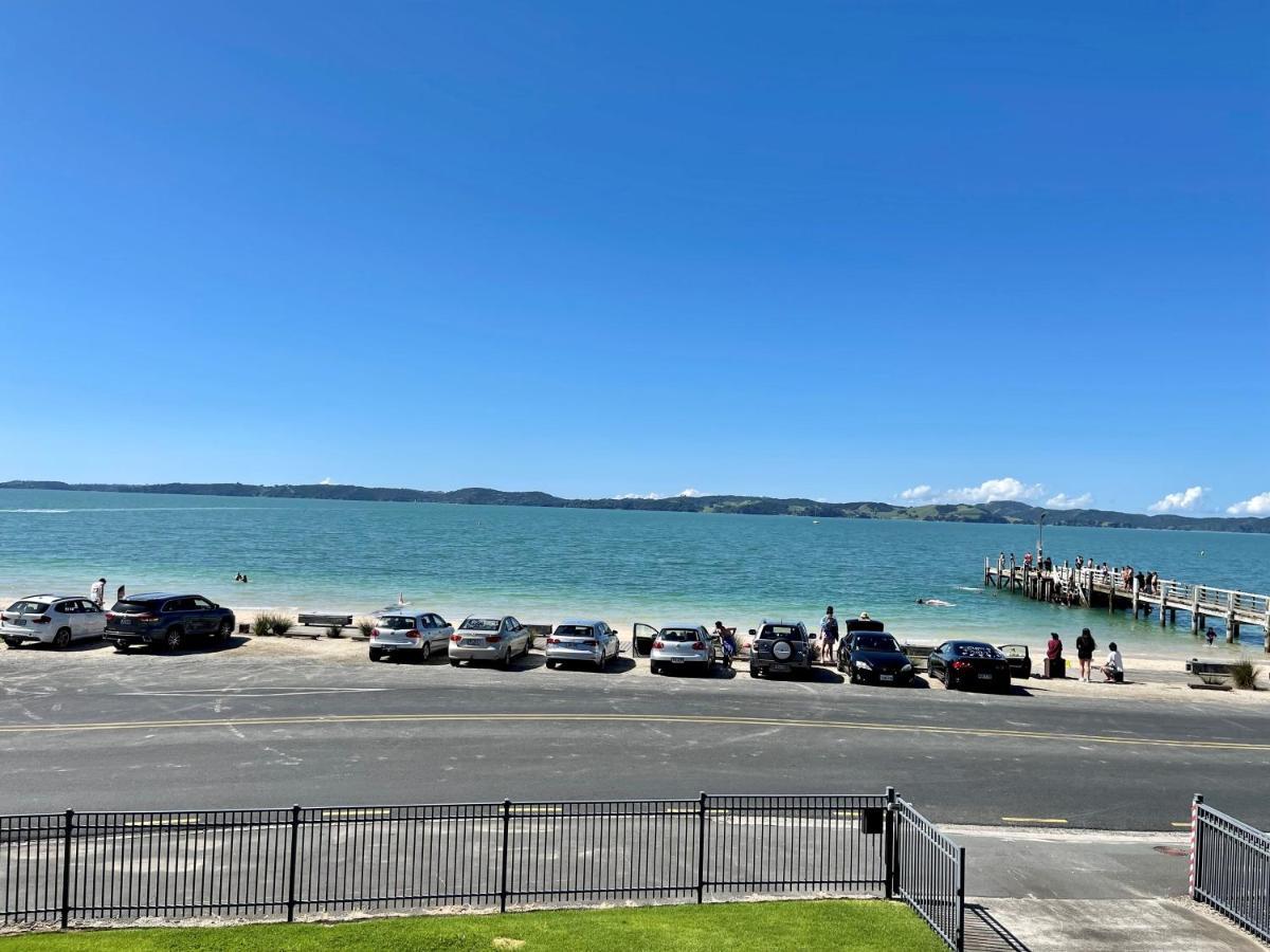 Beach Front Resort! Maraetai Экстерьер фото