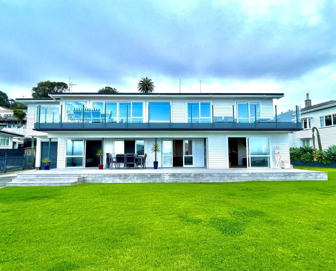 Beach Front Resort! Maraetai Экстерьер фото