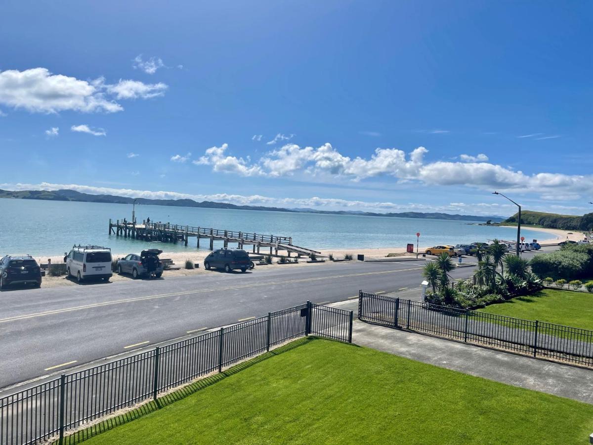 Beach Front Resort! Maraetai Экстерьер фото