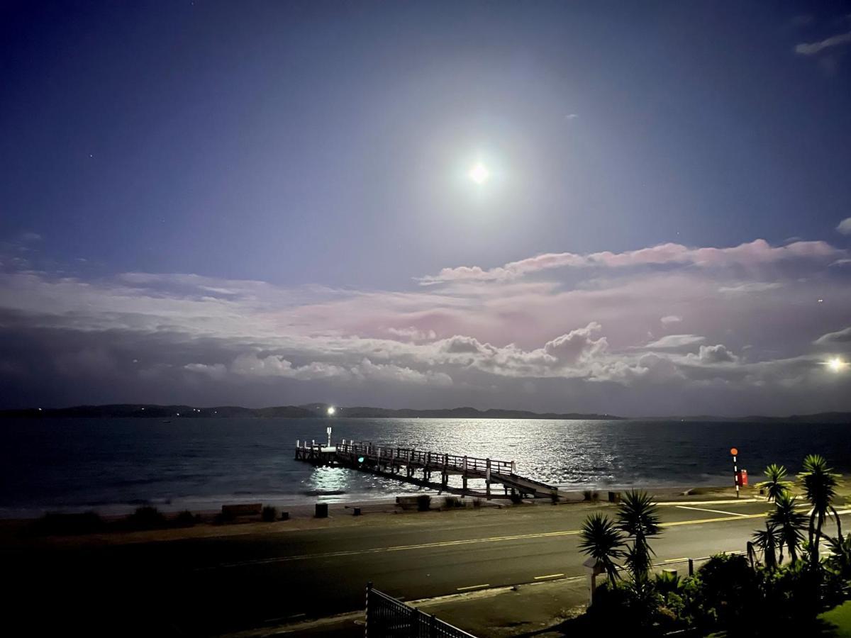 Beach Front Resort! Maraetai Экстерьер фото